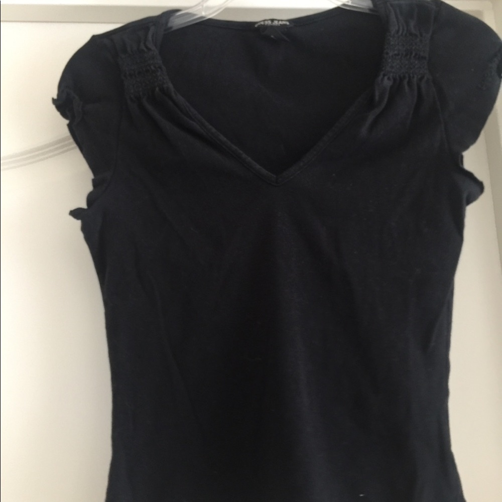 Guess v-neck shirt